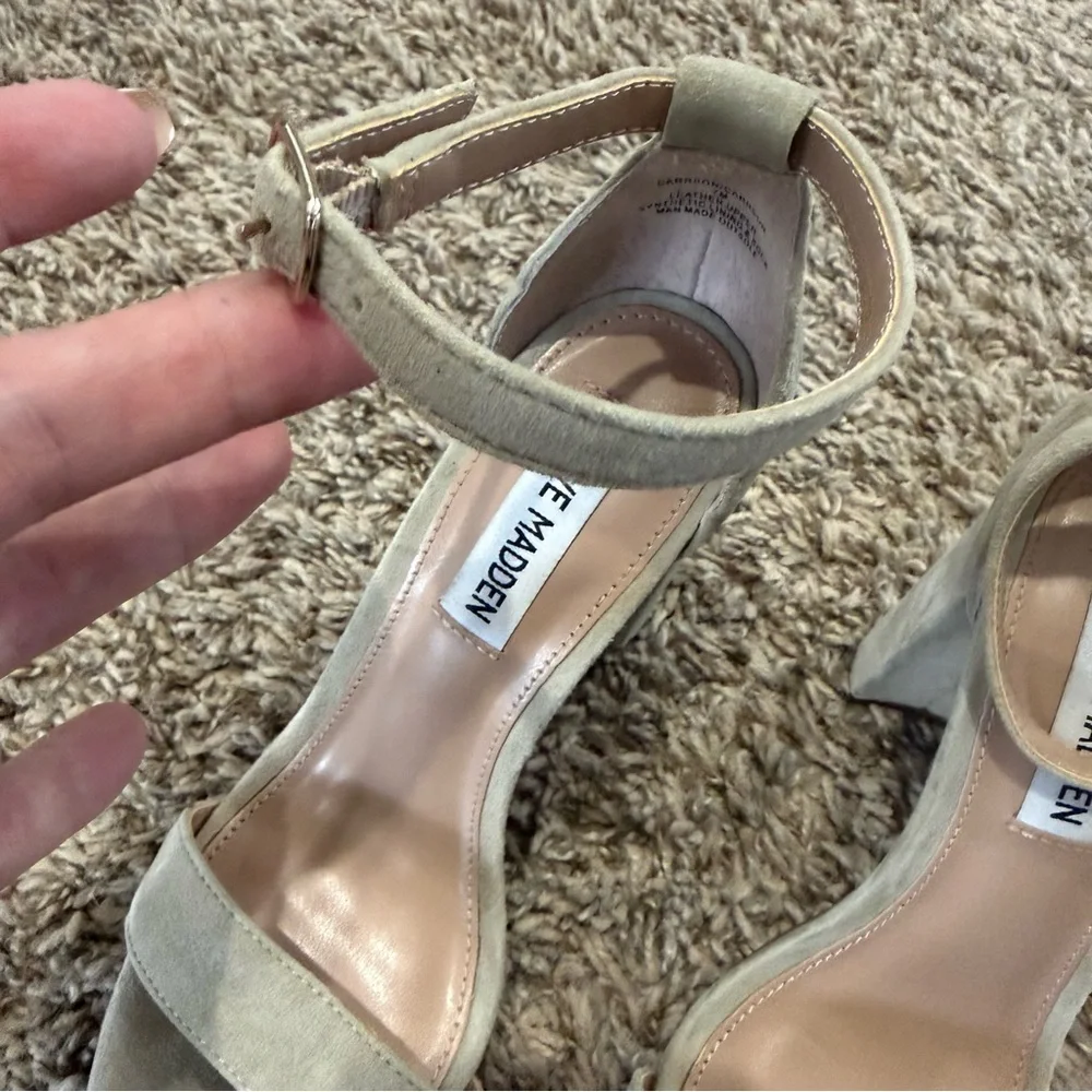 Steve Madden Carrson Sandals / Block Heels Size 7 in Grey/Taupe Suede Leather